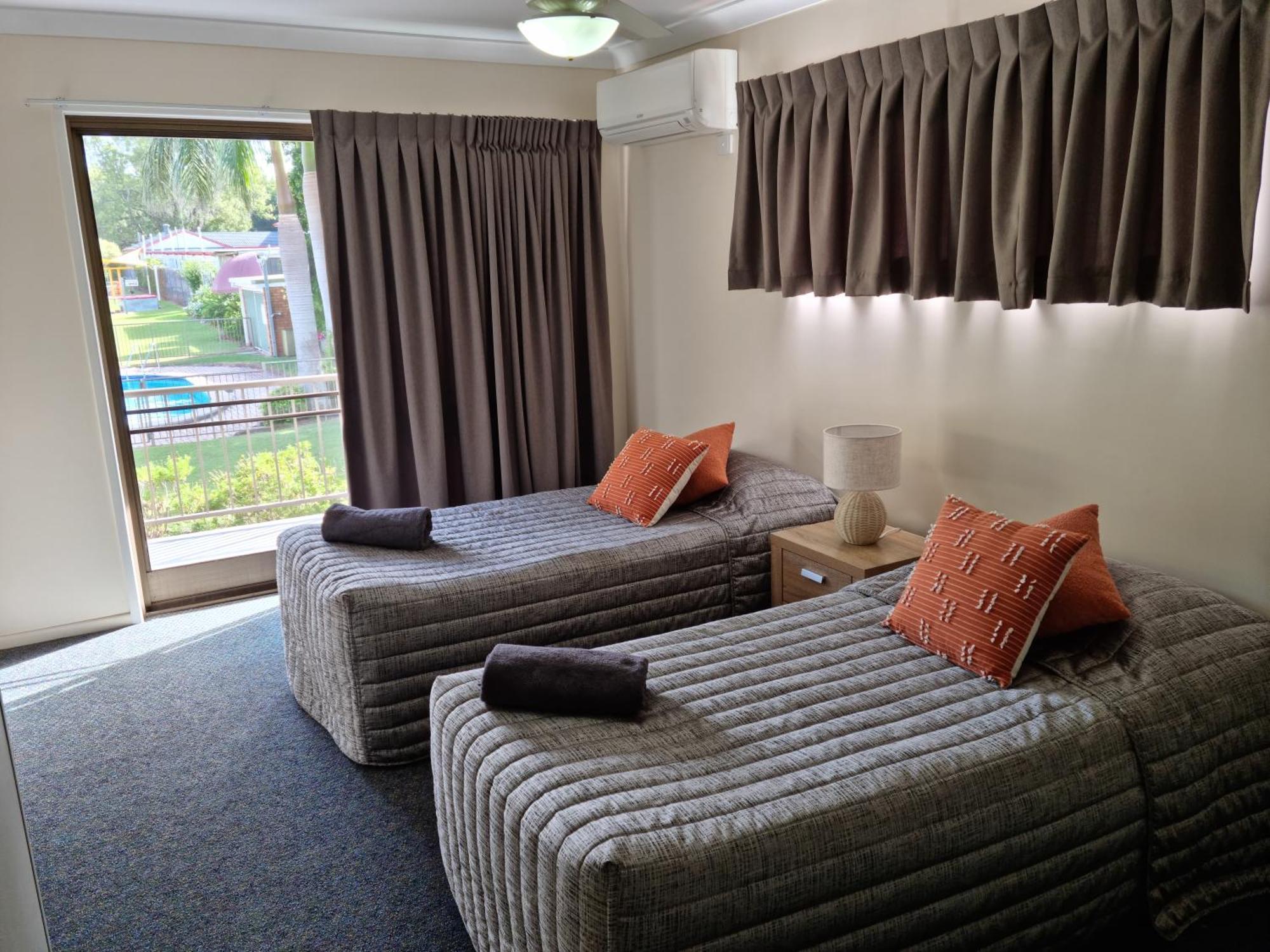 טוומבה Whiteoaks Motel & Lodges מראה חיצוני תמונה