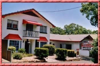 טוומבה Whiteoaks Motel & Lodges מראה חיצוני תמונה